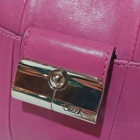 COACH “Baby Girl” Fuchsia Leather Shoulder bag - Picture 2 of 3